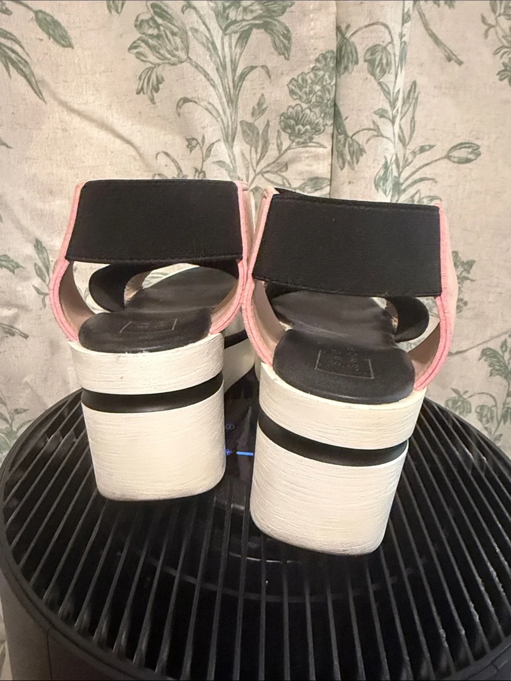 Womens Shushop BoutiquePlatform Sandals in Pink and Black 36
